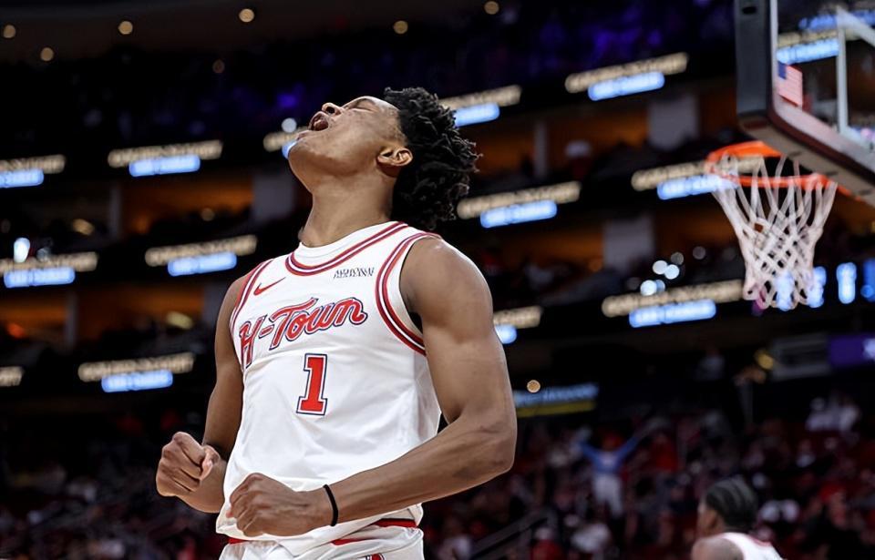 后场新星根本不适合打控卫，结果火箭竟然还不引进一名组织者？